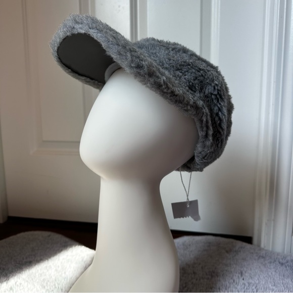 SOLD! On eBay 375MaxMara Label-cut Gray Alpaca Wool Blend Teddy Baseball Cap - Picture 6 of 16